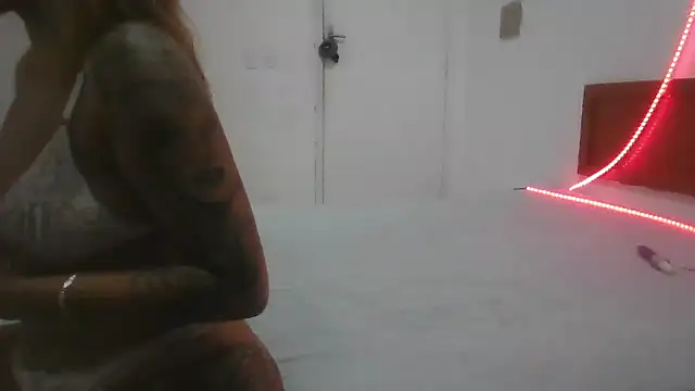 Snapshot of Gabrielleof chatting on 12-19-24, 10:00 Gabrielleof online show from 12-19-24, 10:00