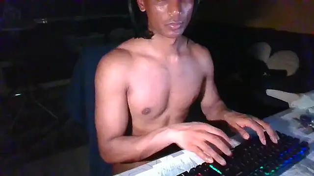 Snapshot of MozeyNL chatting on 11-12-25, 10:52 MozeyNL online show from 11-12-25, 10:52