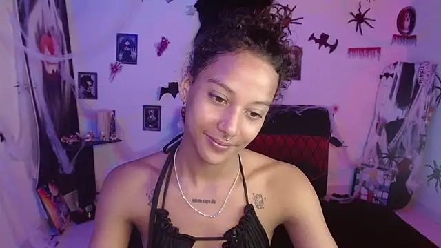 Snapshot of Chelsea__2 chatting on 10-25-25, 12:45 Chelsea  2 online show from 10-25-25, 12:45