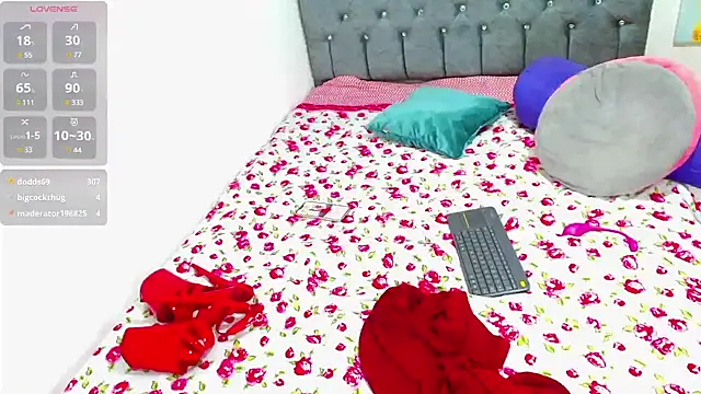 Snapshot of lauren_59 chatting on 03-22-25, 12:17 lauren 59 online show from 03-22-25, 12:17