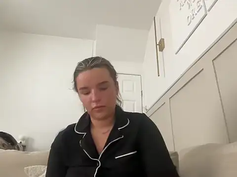 maisiesmithx online show from 09-17-25, 10:06