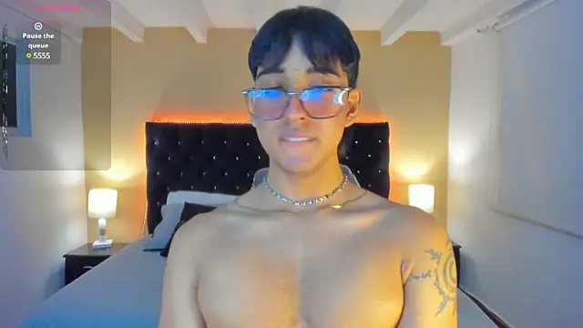 Snapshot of Dark_hairy_ chatting on 02-22-25, 06:39 Dark hairy  online show from 02-22-25, 06:39