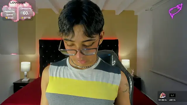 Snapshot of Dark_hairy_ chatting on 03-19-25, 03:20 Dark hairy  online show from 03-19-25, 03:20