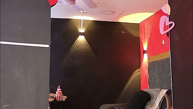 YayaHilton online show from 03-05-26, 03:57