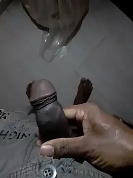 Snapshot of SuranSexy33 chatting on 01-05-25, 05:20 SuranSexy33 online show from 01-05-25, 05:20