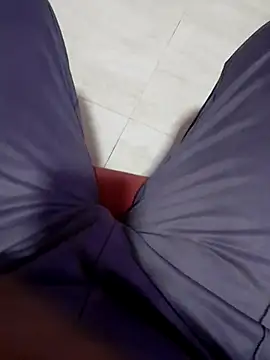 Snapshot of SuranSexy33 chatting on 02-22-25, 01:02 SuranSexy33 online show from 02-22-25, 01:02