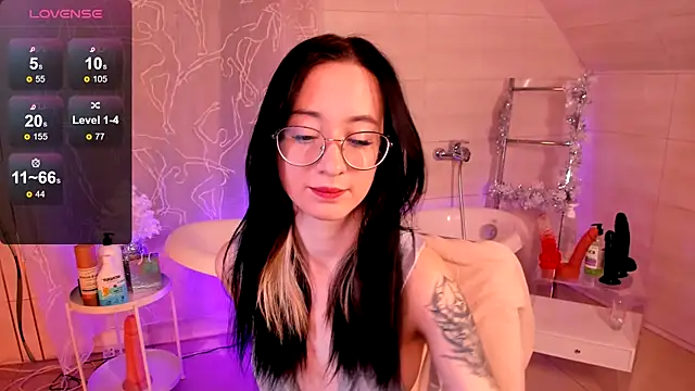 Snapshot of Dark_Lola_ chatting on 12-17-24, 09:50 Dark Lola online show from 12-17-24, 09:50