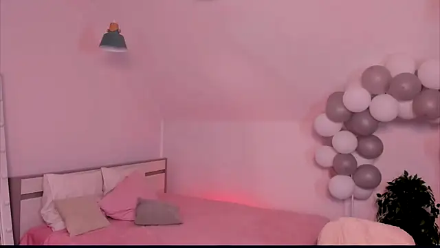 Snapshot of Dark_Lola_ chatting on 01-18-25, 12:36 Dark Lola online show from 01-18-25, 12:36