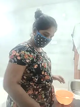 Snapshot of MaaliiiPonuTamil chatting on 11-24-25, 03:01 MaaliiiPonuTamil online show from 11-24-25, 03:01