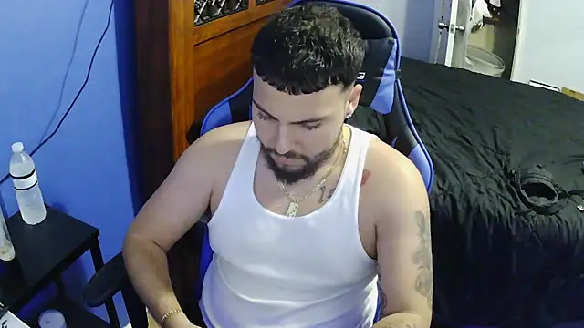 Snapshot of MasterKvn chatting on 02-06-25, 07:13 MasterKvn online show from 02-06-25, 07:13