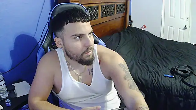 Snapshot of MasterKvn chatting on 02-07-25, 08:01 MasterKvn online show from 02-07-25, 08:01