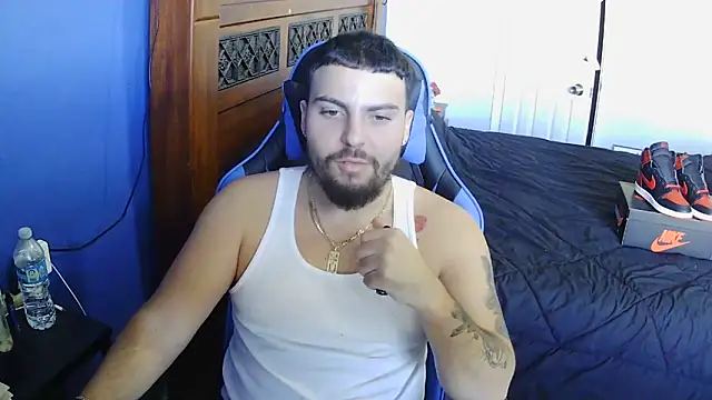 Snapshot of MasterKvn chatting on 02-12-25, 09:43 MasterKvn online show from 02-12-25, 09:43