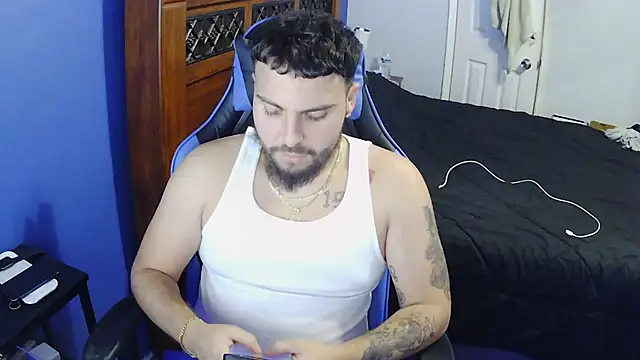 Snapshot of MasterKvn chatting on 03-10-25, 08:37 MasterKvn online show from 03-10-25, 08:37