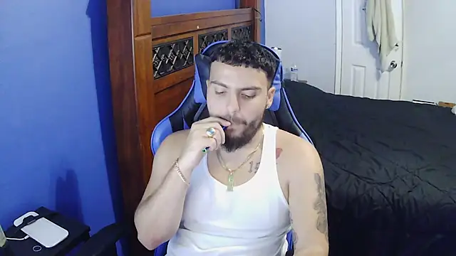 Snapshot of MasterKvn chatting on 03-12-25, 10:05 MasterKvn online show from 03-12-25, 10:05