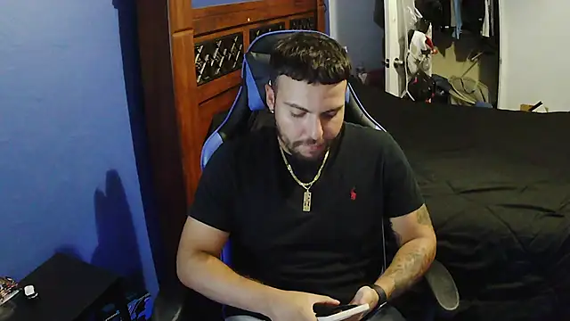 Snapshot of MasterKvn chatting on 10-31-25, 04:35 MasterKvn online show from 10-31-25, 04:35