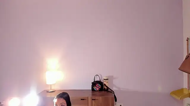 lupeebony online show from 06-24-26, 07:57
