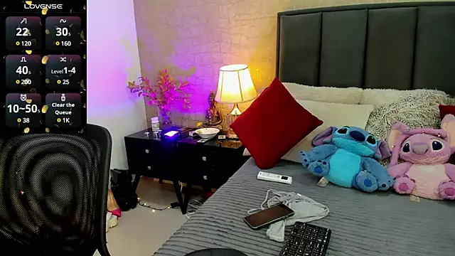 Snapshot of Mariana_c1 chatting on 02-04-25, 03:26 Mariana c1 online show from 02-04-25, 03:26