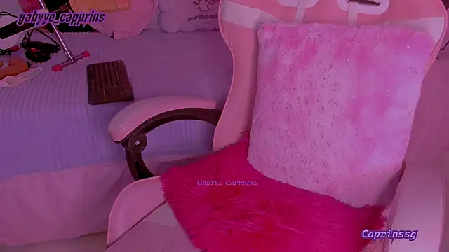 Snapshot of gabyye_capprins chatting on 12-19-25, 12:06 gabyye capprins online show from 12-19-25, 12:06