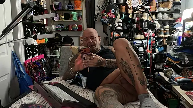 Snapshot of joeytatts66 chatting on 06-24-26, 01:37 joeytatts66 online show from 06-24-26, 01:37