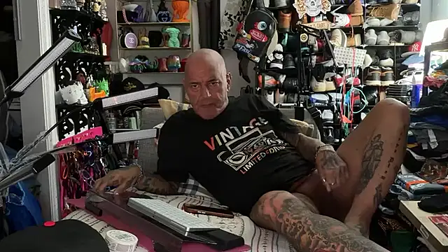 Snapshot of joeytatts66 chatting on 06-25-26, 01:38 joeytatts66 online show from 06-25-26, 01:38