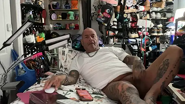 Snapshot of joeytatts66 chatting on 06-27-26, 01:54 joeytatts66 online show from 06-27-26, 01:54