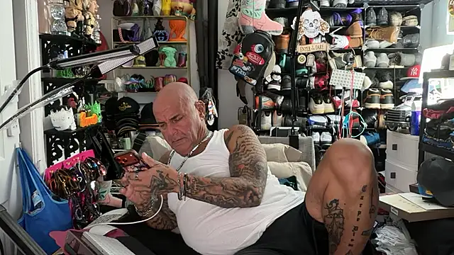 Snapshot of joeytatts66 chatting on 07-11-26, 04:26 joeytatts66 online show from 07-11-26, 04:26