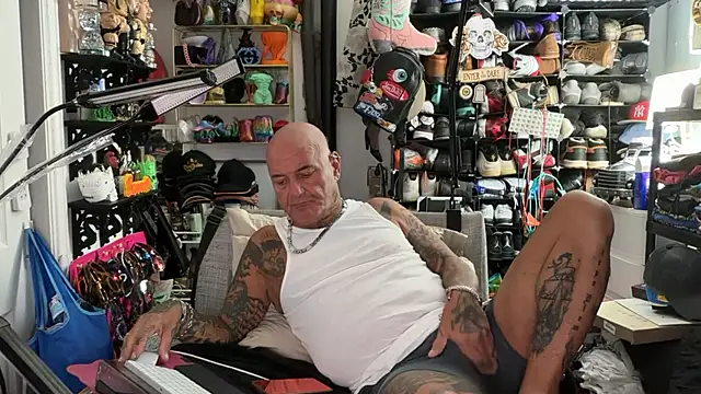 Snapshot of joeytatts66 chatting on 07-13-26, 01:30 joeytatts66 online show from 07-13-26, 01:30