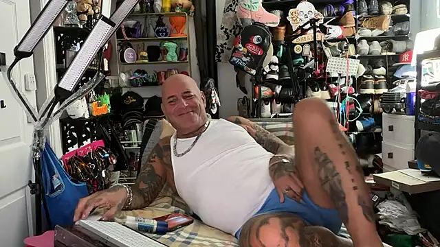 Snapshot of joeytatts66 chatting on 07-16-26, 01:44 joeytatts66 online show from 07-16-26, 01:44