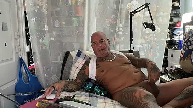 Snapshot of joeytatts66 chatting on 07-23-26, 01:58 joeytatts66 online show from 07-23-26, 01:58