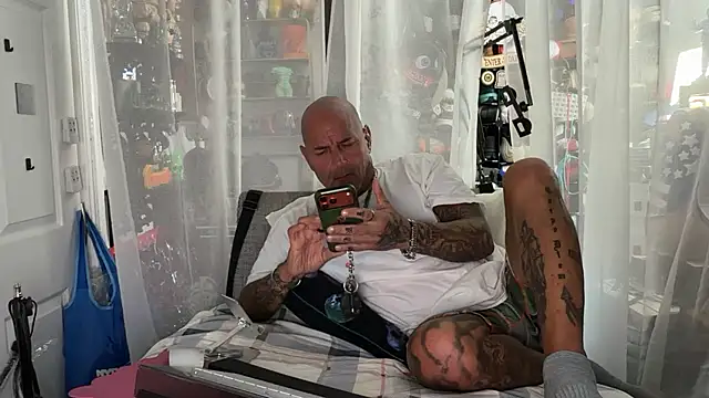 Snapshot of joeytatts66 chatting on 07-24-26, 01:14 joeytatts66 online show from 07-24-26, 01:14