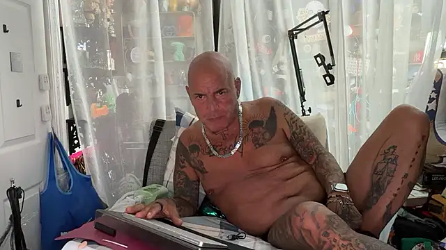 Snapshot of joeytatts66 chatting on 07-25-26, 04:43 joeytatts66 online show from 07-25-26, 04:43