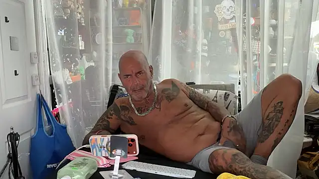 Snapshot of joeytatts66 chatting on 07-31-26, 01:27 joeytatts66 online show from 07-31-26, 01:27