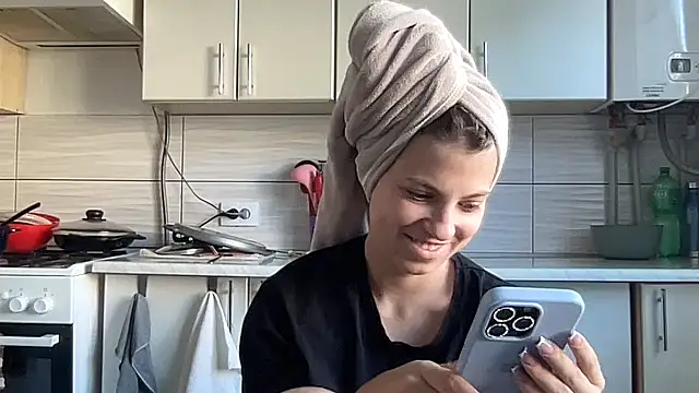 Snapshot of felicity_gold chatting on 07-21-26, 06:05 felicity gold online show from 07-21-26, 06:05