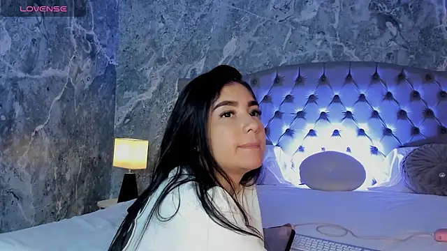 Belliinda 21 online show from 06-18-26, 07:07