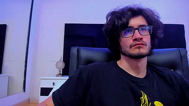 Snapshot of Loggan_donnelly chatting on 01-23-25, 11:15 Loggan donnelly online show from 01-23-25, 11:15