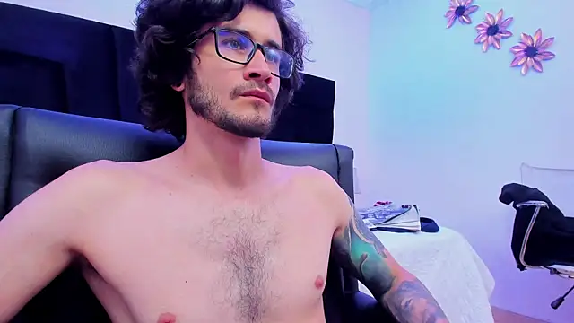 Snapshot of Loggan_donnelly chatting on 01-24-25, 02:18 Loggan donnelly online show from 01-24-25, 02:18