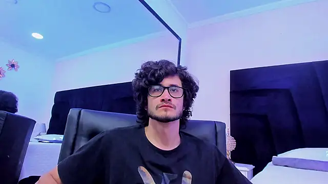 Snapshot of Loggan_donnelly chatting on 01-24-25, 07:49 Loggan donnelly online show from 01-24-25, 07:49