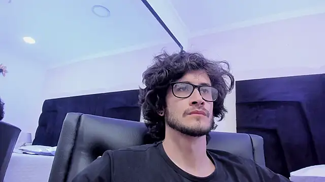 Snapshot of Loggan_donnelly chatting on 01-24-25, 11:23 Loggan donnelly online show from 01-24-25, 11:23