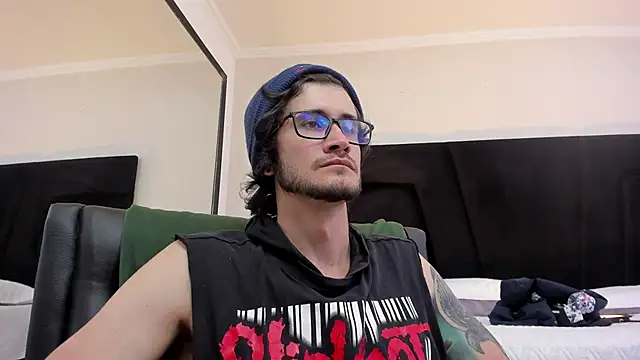 Snapshot of Loggan_donnelly chatting on 01-27-25, 02:42 Loggan donnelly online show from 01-27-25, 02:42