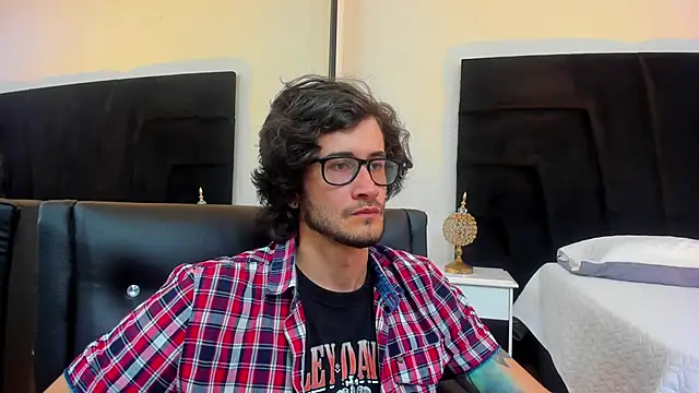 Snapshot of Loggan_donnelly chatting on 01-29-25, 08:04 Loggan donnelly online show from 01-29-25, 08:04