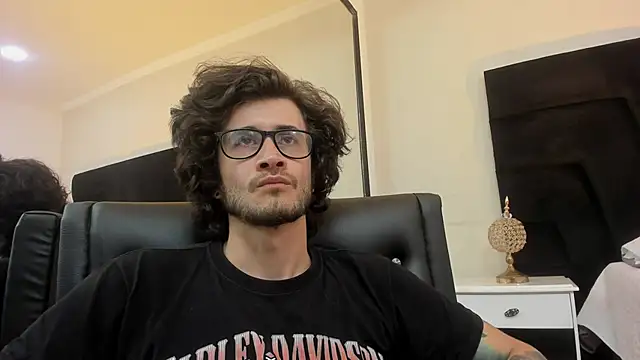 Snapshot of Loggan_donnelly chatting on 01-29-25, 11:14 Loggan donnelly online show from 01-29-25, 11:14