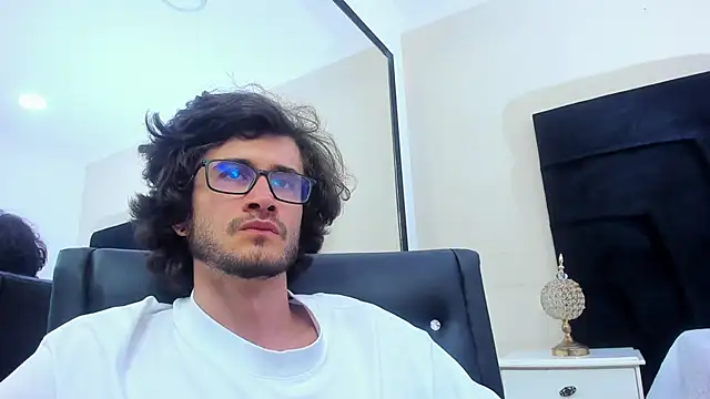 Snapshot of Loggan_donnelly chatting on 01-30-25, 11:45 Loggan donnelly online show from 01-30-25, 11:45