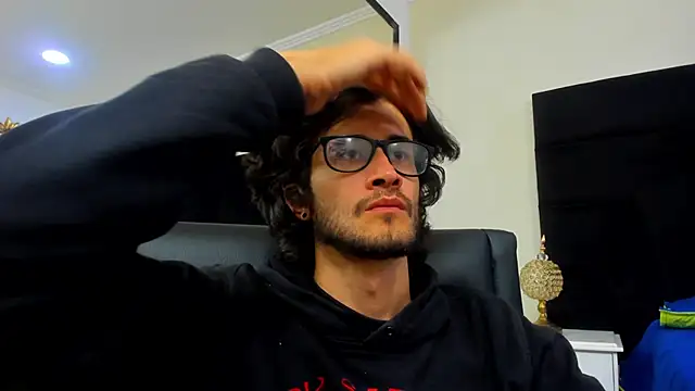 Snapshot of Loggan_donnelly chatting on 02-05-25, 12:10 Loggan donnelly online show from 02-05-25, 12:10