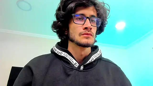 Snapshot of Loggan_donnelly chatting on 02-08-25, 12:49 Loggan donnelly online show from 02-08-25, 12:49