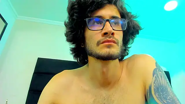 Snapshot of Loggan_donnelly chatting on 02-13-25, 02:23 Loggan donnelly online show from 02-13-25, 02:23