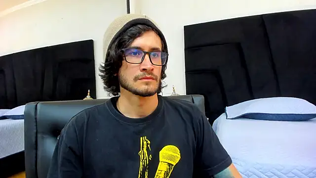 Snapshot of Loggan_donnelly chatting on 02-14-25, 08:48 Loggan donnelly online show from 02-14-25, 08:48