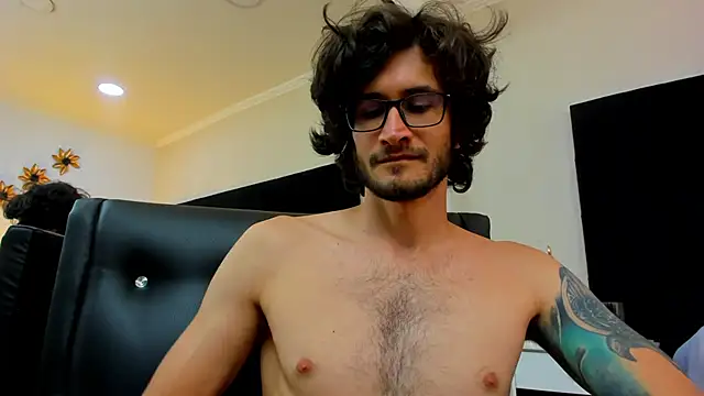 Snapshot of Loggan_donnelly chatting on 02-15-25, 02:58 Loggan donnelly online show from 02-15-25, 02:58