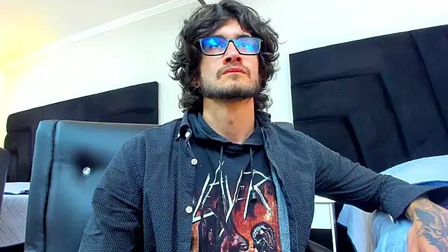 Snapshot of Loggan_donnelly chatting on 02-15-25, 08:22 Loggan donnelly online show from 02-15-25, 08:22