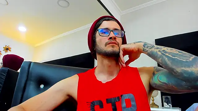 Snapshot of Loggan_donnelly chatting on 02-17-25, 12:32 Loggan donnelly online show from 02-17-25, 12:32