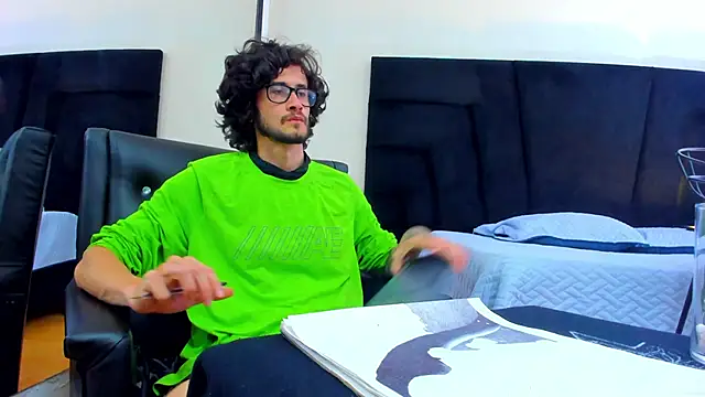 Snapshot of Loggan_donnelly chatting on 02-19-25, 07:59 Loggan donnelly online show from 02-19-25, 07:59